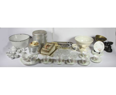 A collection of kitchen wares and other homewares, to include Hornsea 'Bronte' storage jars, cast enamel pans, a miniature en