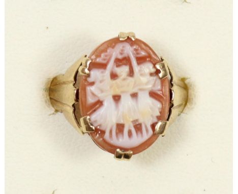 A 9ct gold a shell cameo ring, depicting the three graces, O, 2.7gm 