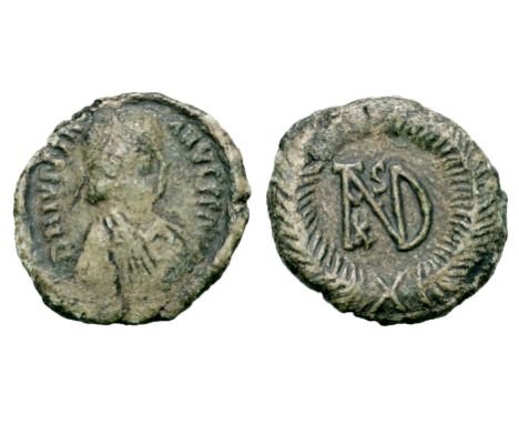 Justinian I Æ 10 Nummi. Ravenna, AD 540-547. D N IVSTINIANVS P F AVG, diademed, draped, and cuirassed bust right / Large mono