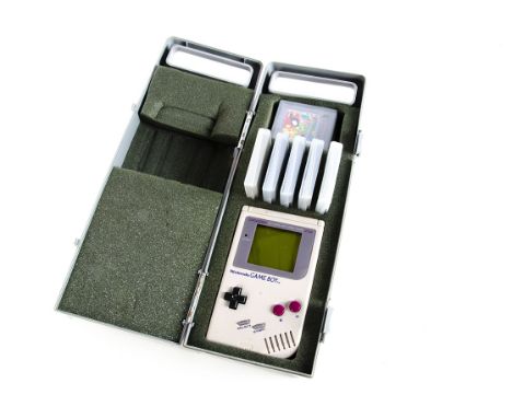 Original Nintendo Game Boy Handheld Game Console, in carry case with eight games, Tetris, Duck Tales, Revenge OF The Gator, G