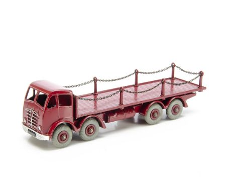 A Dinky Toys 905 Foden Flat Truck With Chains, 2nd type maroon cab, chassis, flatbed and grooved hubs, VG-E