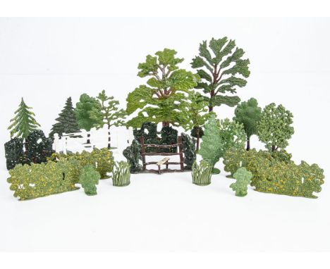 A lot of lead and diecast farm flora and fauna by various makers comprising hedges (26) and trees (7) by Crescent, Crescent s