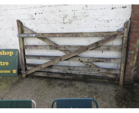 Five Bar Gate with Hinges 