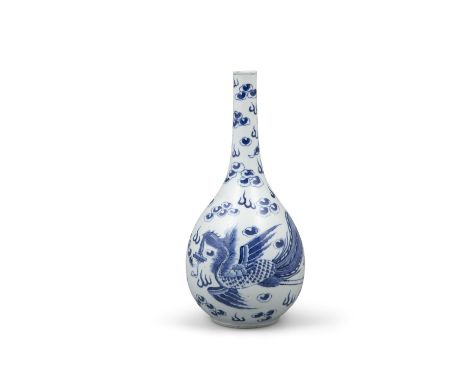 A BLEU DE HUE ‘PHOENIX - PHƯỢNG HOÀNG’ PORCELAIN PEAR-SHAPED VASE OR WATER SPRINKLER INSCRIBED WITH THE MARK NỘI PHỦ 内府 VIETN