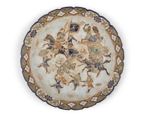 A BIÊN HÒA 边和 STONEWARE ‘WARRIORS’ SHALLOW DISH OF ROUND SHAPE VIETNAM, BIÊN HÒA 边和 SCHOOL OF APPLIED ARTS, SECOND HALF OF 20