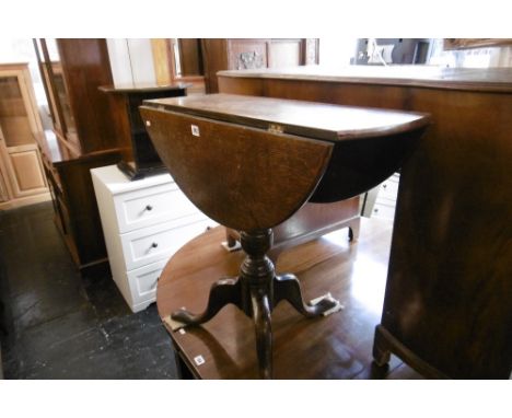 19TH CENTURY OAK DROP FLAP TRIPOD SIDE TABLE