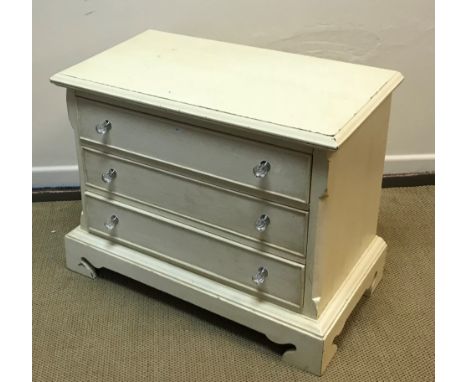 A modern cream painted chest of three drawers on bracket feet 85 cm wide x 46 cm deep x 65.5 cm high, a similar two drawer ch