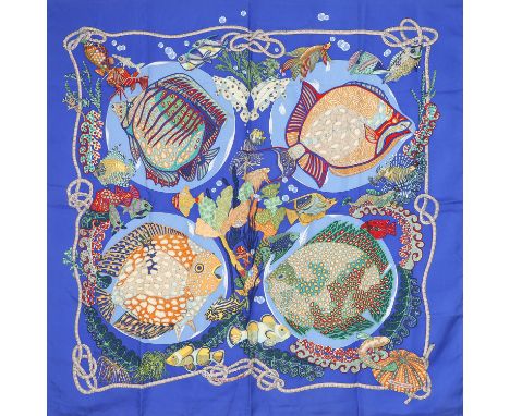 AUFLÖSUNG EINER SAMMLUNG. HERMÈS Seidencarré "GRANDS FONDS", by Annie Faivre, Entwurf erstmals erschienen 1992. Akt. NP.: 410