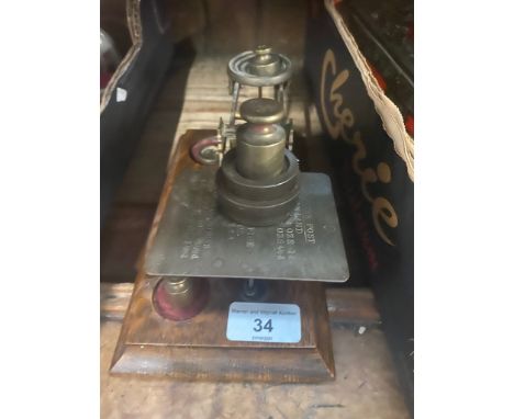 Postal scales with weights 
