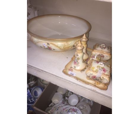 A Crown Devon wash basin and matching dressing table set 