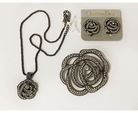 CHRISTIAN DIOR NECKLACE, EARRINGS &amp; BROOCH