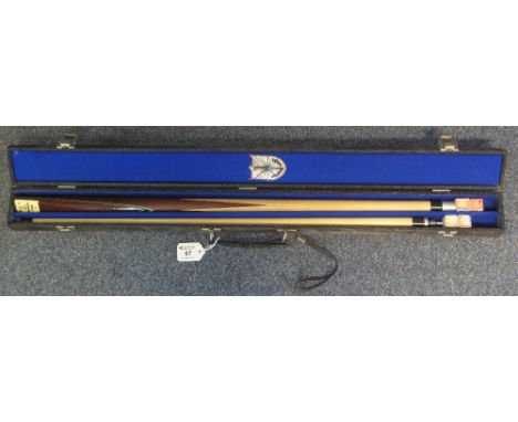 Terry Griffiths match play two piece snooker cue in fitted case.(B.P. 24% incl. VAT)