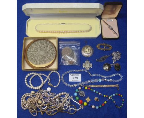 Bag of assorted costume jewellery to include: pearls; bar brooches; Vogue compact; beads; buckle; GB commemorative coins; ena