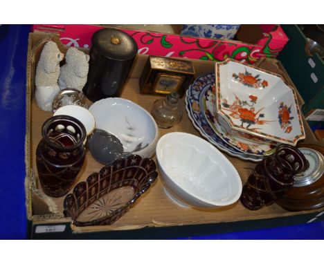 BOX CONTAINING CERAMIC ITEMS, BOHEMIAN STYLE GLASS VASE, MID-20TH CENTURY DECO ALARM CLOCK IN CHINOISERIE DESIGN