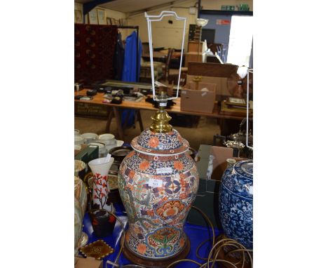 TABLE LAMP WITH CERAMIC ORIENTAL JAR AND COVER