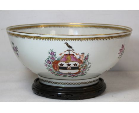 19th century Samson of Paris porcelain "Chinese export armorial" bowl with floral sprigging and gilt borders, unmarked, 29cm 