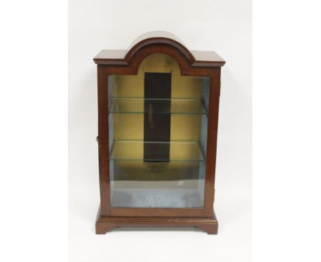 Mahogany table top display cabinet enclosed by glazed arched panel door on bracket feet. 50cm high, 32cm wide