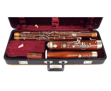 Lark bassoon, no. M4010, case