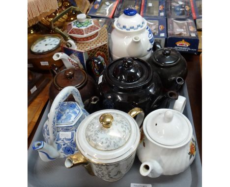 Tray of assorted ceramic teapots.   (B.P. 21% + VAT) 