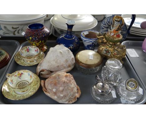 Tray of mixed items to include: glass inkpots, conch shells, two Paragon small cabinet cups and saucers, cut glass trinket bo