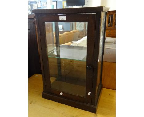 Early 20th century stained oak single glazed table top display cabinet, the interior revealing one glass shelf.  64x29x42cm a