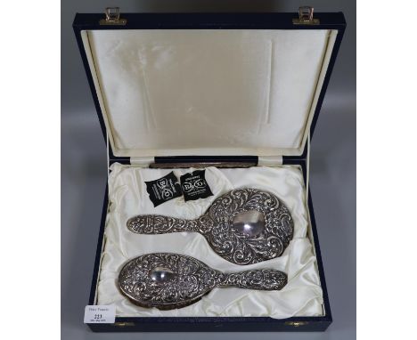 Broadway Silversmith three piece ladies vanity set comprising: hand mirror, hand brush and comb.   (B.P. 21% + VAT) 