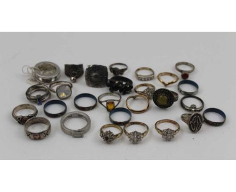 A QUANTITY OF FINGER RINGS, many silver, of varying designs, some enamel inlaid, some stone set, approximately 26 