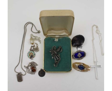 A QUANTITY OF SILVER JEWELLERY, to include; chains, a Victorian brooch set polished Blue John panel, one with blue enamel and