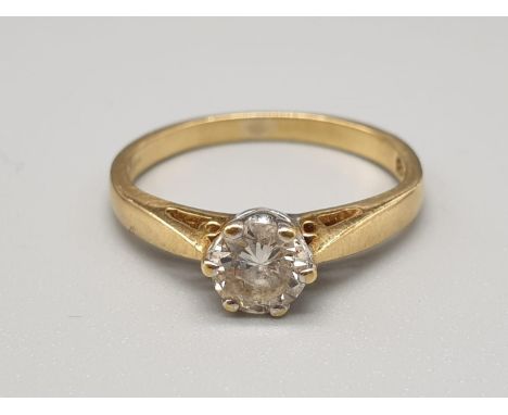 An 18 K yellow gold solitaire ring with a 0,33 carat diamond. Ring size: J, weight: 2.2 g. 