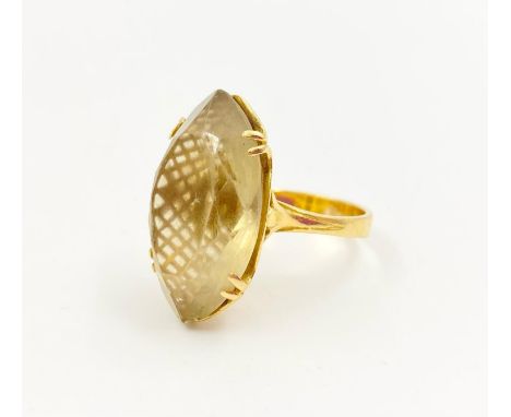 18ct CITRINE RING WEIGHS 8G AND IS A SIZE N 
