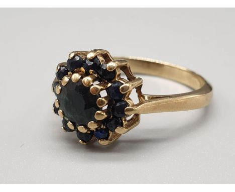 A 9k Yellow Gold Sapphire Cluster Ring. Size P. 2.63g 