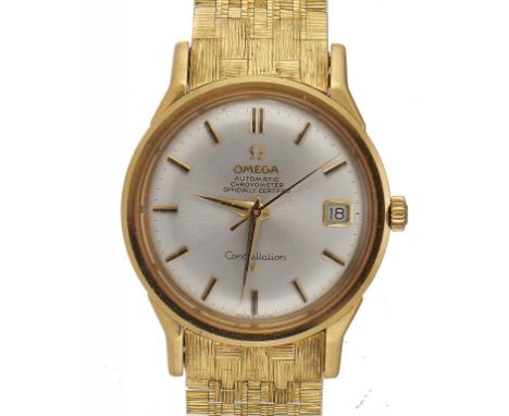 AN OMEGA 18CT GOLD SELF WINDING GENTLEMAN'S WRISTWATCH CHRONOMETER CONSTELLATION   Ref 108005/6, calibre 561, on a textured g