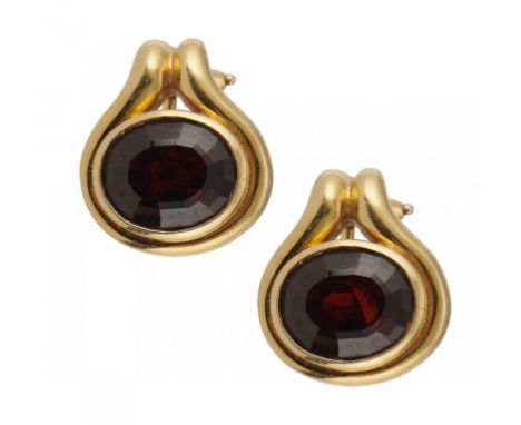 CARTIER. A PAIR OF GARNET AND GOLD EARRINGS, LATE 20TH C clip fittings, 1.8cm, stamped Cartier and 18K, 13g++Good condition, 