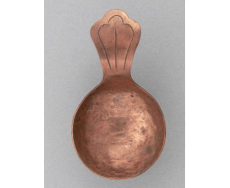 KESWICK SCHOOL OF INDUSTRIAL ART. A COPPER CADDY SPOON, C1900    8.5cm l, stamped KSIA++Good condition 