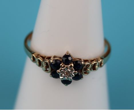 Gold sapphire &amp; diamond cluster ring (Size: K½)