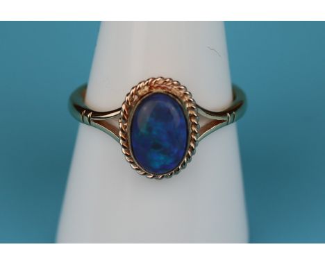 Gold opal set ring (Size: Q)