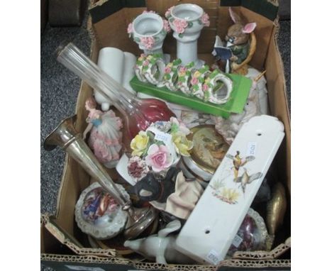 Box of assorted items to include: various ceramic trinket boxes by Wedgwood, 'The art of chokin' and Victoria, The Leonardo c