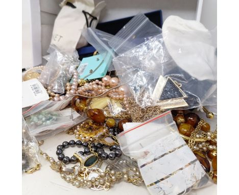 Assorted costume jewellery
