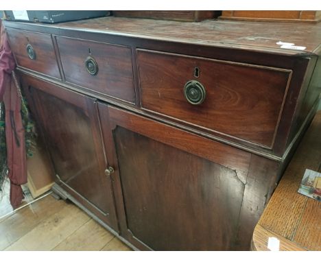 A mahogany cupboard, 123 cm wide, and an oak draw leaf dining table (2)