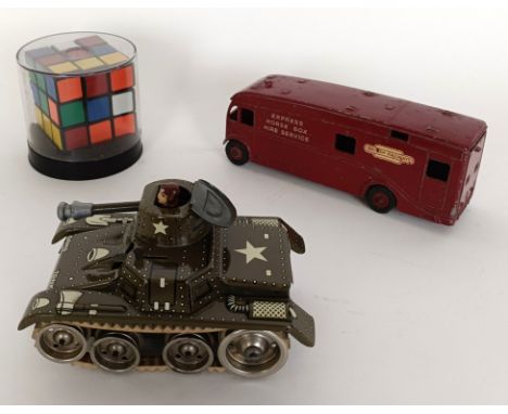 A Dinky Supertoys Horse-Box, a Rubik's cube and other vintage toys (box)