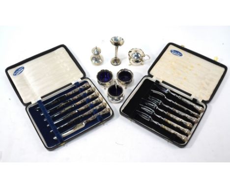 A cased set of six Kings Pattern pastry forks with loaded silver handles, to/w a matching set of six tea knives, Sheffield 19