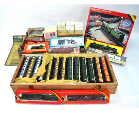 A quantity of Hornby Dublo and similar model railway locomotives, including Denby Castle, Evening Star, Barnstable, Western C