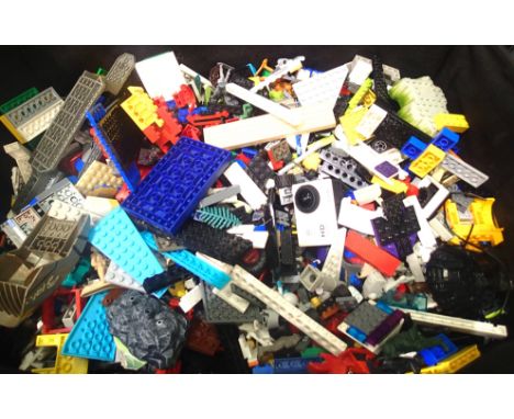 Quantity of assorted Lego parts. Approximately 10kg. P&amp;P Group 2 (£18+VAT for the first lot and £3+VAT for subsequent lot