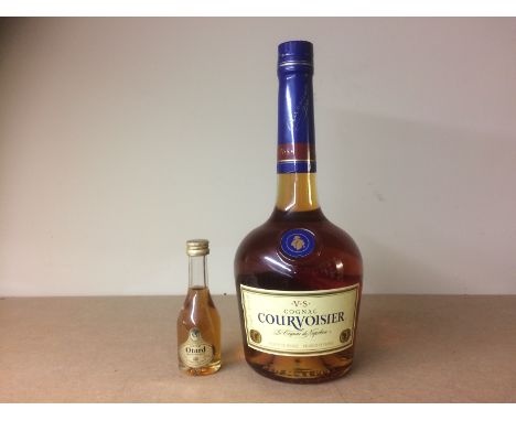 COURVOISIER VS
Cognac, France.
70cl, 40% volume.
OTARD VS MINIATURE
Cognac, France.
3cl, 40% volume.
2 bottles. CONDITION REP