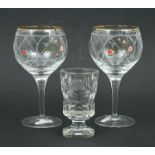 Fußbecher, 2 Kelchgläser/ glasses