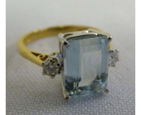 18ct gold aquamarine and diamond ring