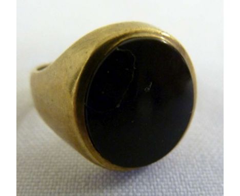 9ct gold and onyx ring