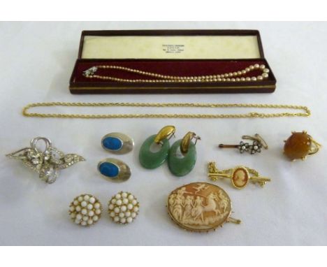 Quantity of costume jewellery to include a brooch, earrings, a ring and pendant