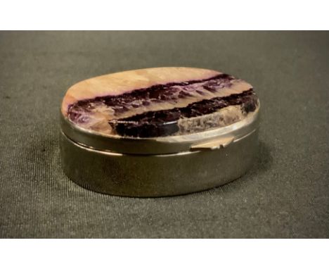 A silver metal Blue John topped snuff box, 5cm long, unmarked. 