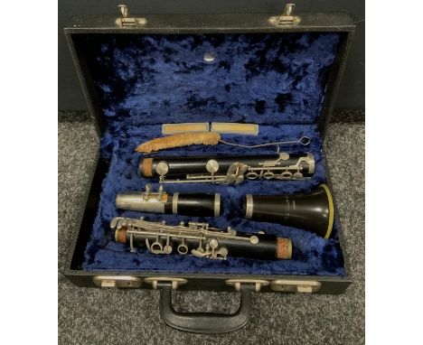La Couture Clarinet, boxed with music book 